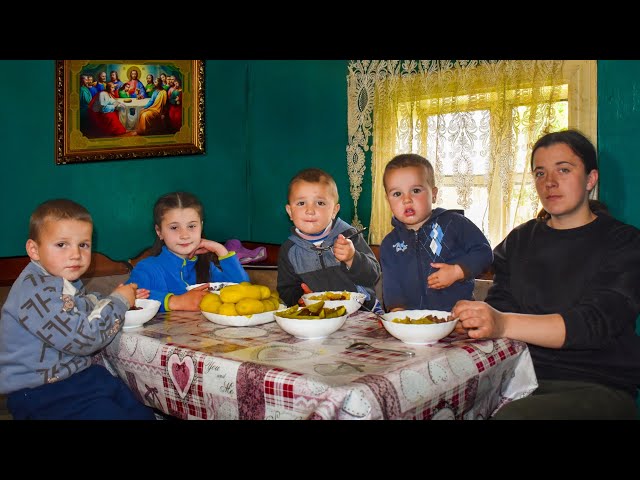 How This Strong Mother Raises 5 Children Far From Civilization!
