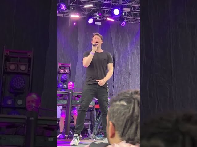 Baby (Justin Bieber) -  Roller Coaster . Dirty Loops. en vivo 202