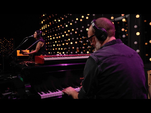 Sera Cahoone - Pulling Up Roots (Live on KEXP)