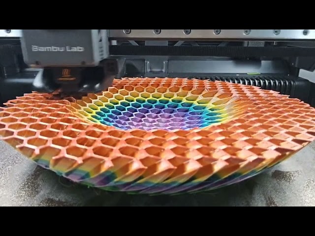 Highlight 15:37:50 - 15:42:50 from ⭕Hexagonal Pattern Bowl with Multicolor Gradient large-scale 3D p