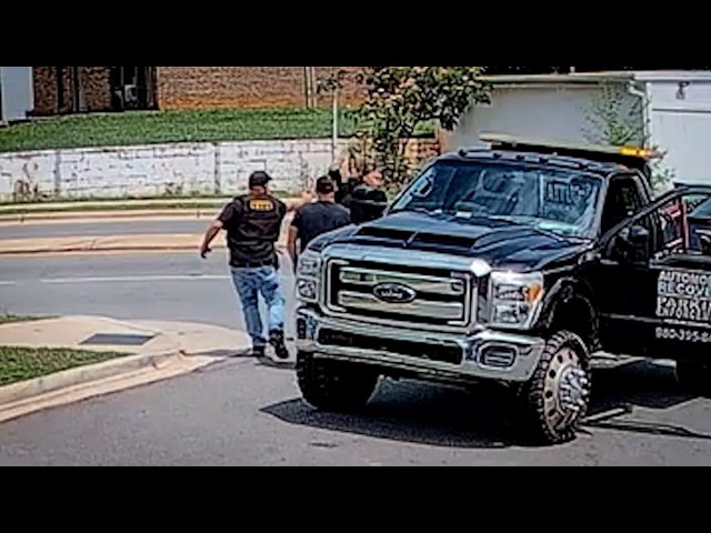 Charlotte tow truck driver faces felony charges after towing car with passengers inside