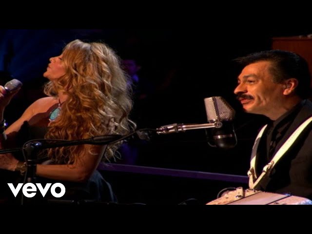 Los Tigres Del Norte - Golpes En El Corazón ft. Paulina Rubio