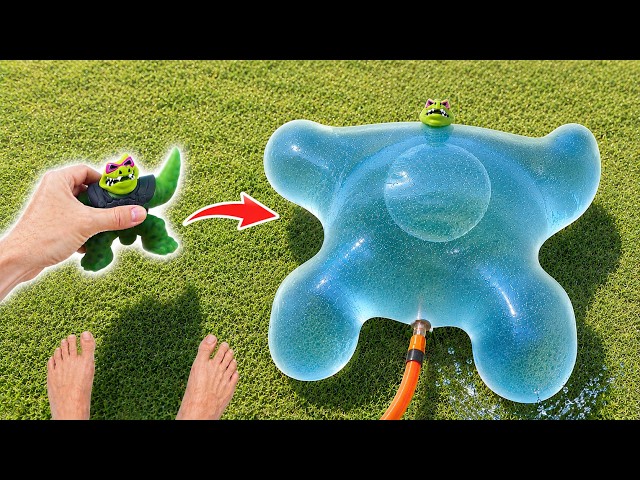 WHAT HAPPENS IF YOU PUT 100 LITERS OF WATER IN THIS STRETCHY CROCODILE TOY? 😱 I FLOODED THE WHOLE...