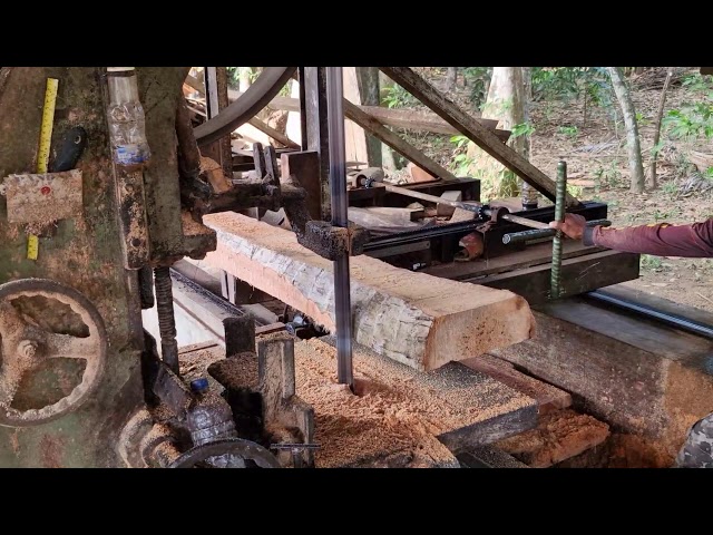 AMAZING High-Tech Sawmill Processing Thick Timber in Seconds!