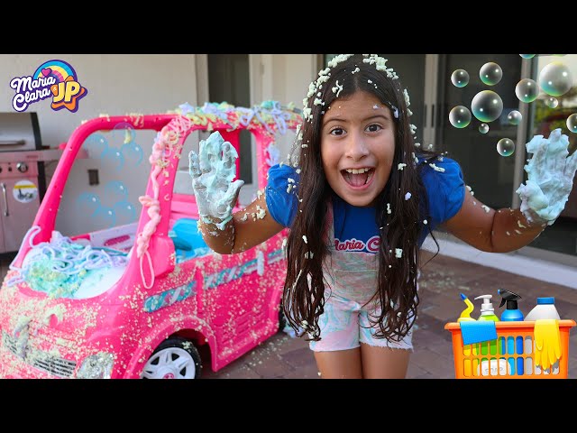 Maria Clara y JP lavan el coche de juguete | Pretend Play Barbie Car Wash