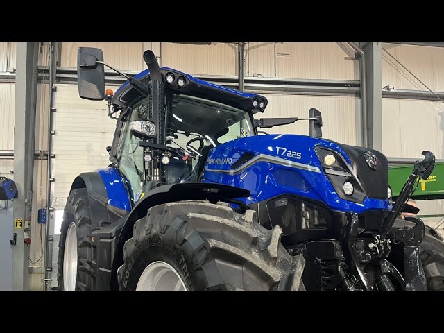 New Holland T7.225 SWB straalt op show van Kort in Erica
