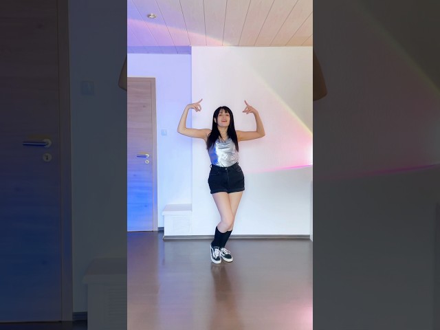 (MIRRORED) CHUNG HA - Algorithm Dance Cover 💙 #chungha #algorithm #algorithmchallenge #청하 #알고리즘