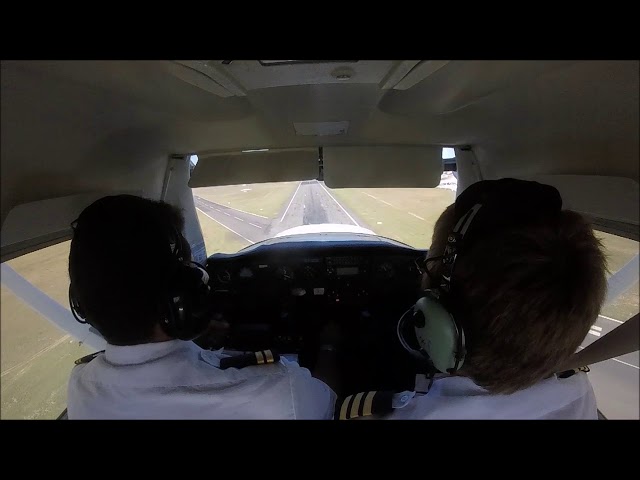 FACT pilot(Cessna 152 landing FACT )طيار كيب تاون
