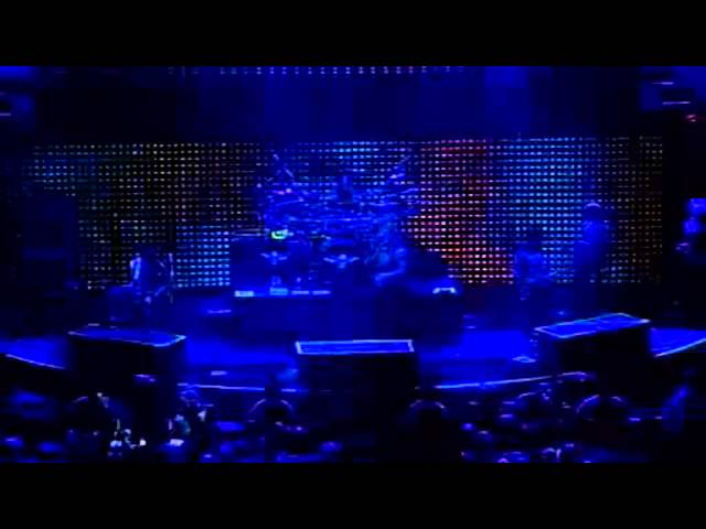 Zacky Vengeance messes up during the "Scream" solo