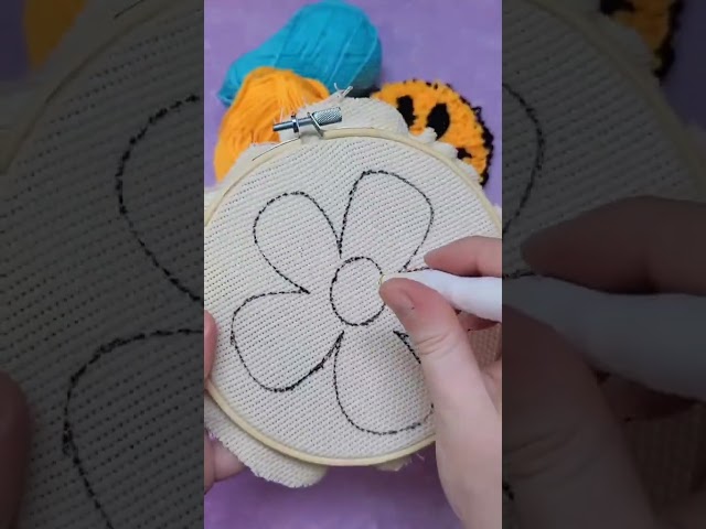 If you’re wanting to learn the basics of punch needling look no further #punchneedletutorial #shorts