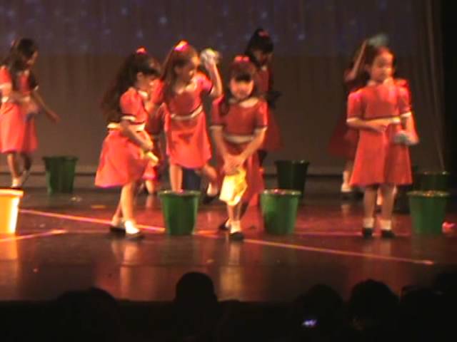 Annie Comedia Musical  (Reina Reech 2014)