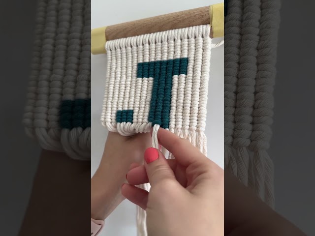 Macrame ‘J’ banner tutorial - now available! #macrametutorial #macramediy #twislee