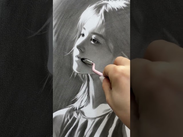 Perfect drawing cannot be without light! #drawing #charcoaldrawing #portraitdrawing #charcoalshading