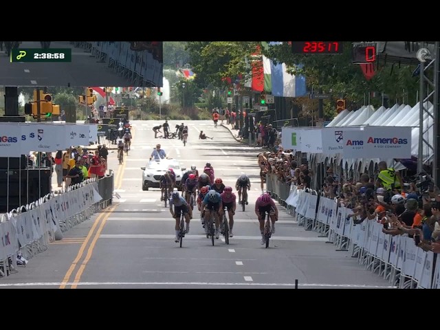 Crashes on final sprint during dramatic end to women's race