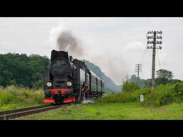 Parowóz TKt48-18 z pociągami retro po magistrali podsudeckiej