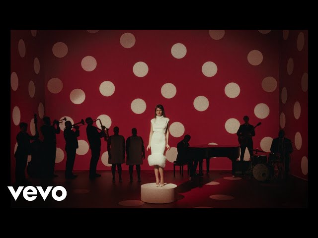 SIENNA SPIRO - Great Expectation (Official Music Video)