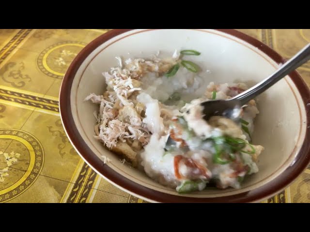 Legendary chicken porridge in Singaparna Tasikmalaya #culinary #shorts #delicious porridgeLegend
