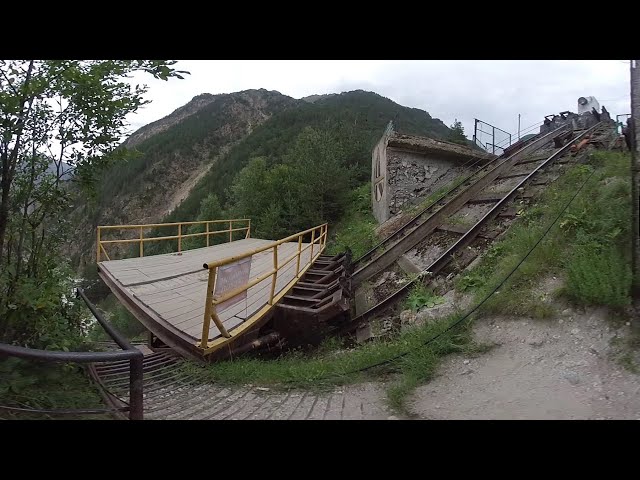 Автомобильный подъёмник в ущелье (VR)