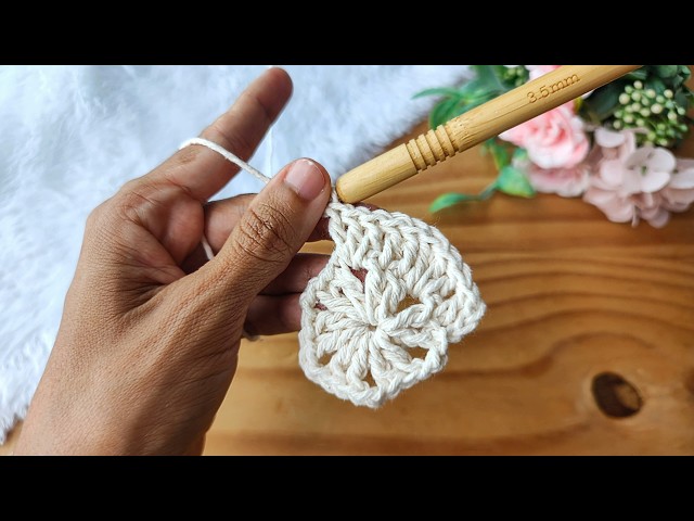 Este porta copos de crochê é perfeito para dar de brinde e presentear!