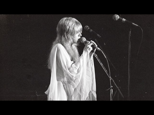 Fleetwood Mac Performs “Rhiannon” Live (1975)