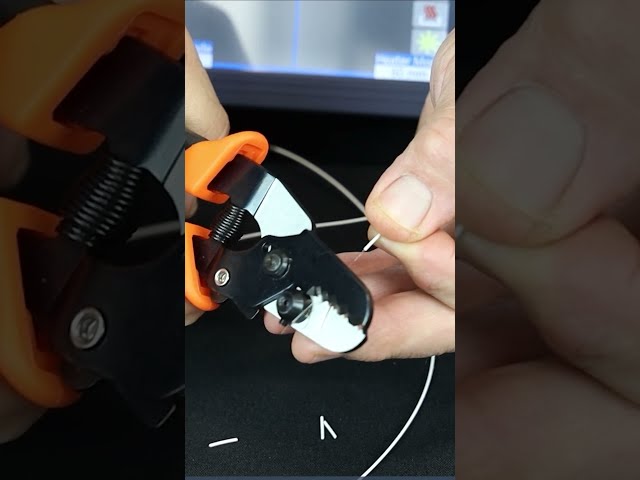 How to Fusion Splice Fiber in 30 Seconds #fiberoptic #tutorial #shorts