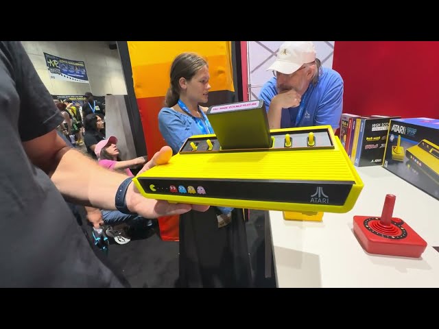 [SmashPad @ SDCC] Matt Burnett from Atari shows off the new Atari x PAC-MAN Collection