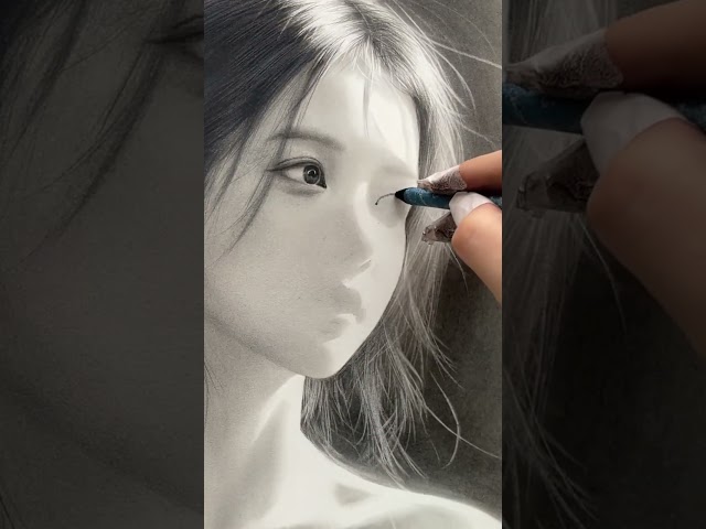 Perfect drawing cannot be without light! #drawing #charcoaldrawing #portraitdrawing #charcoalshading