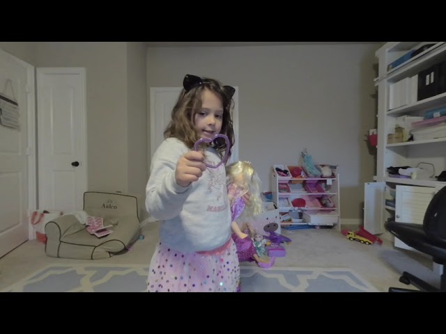 Aviana explains her outfit, too cute