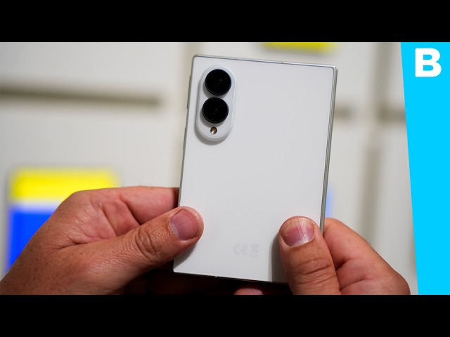 iPhone, are you paying attention? This is the best foldable phone ever