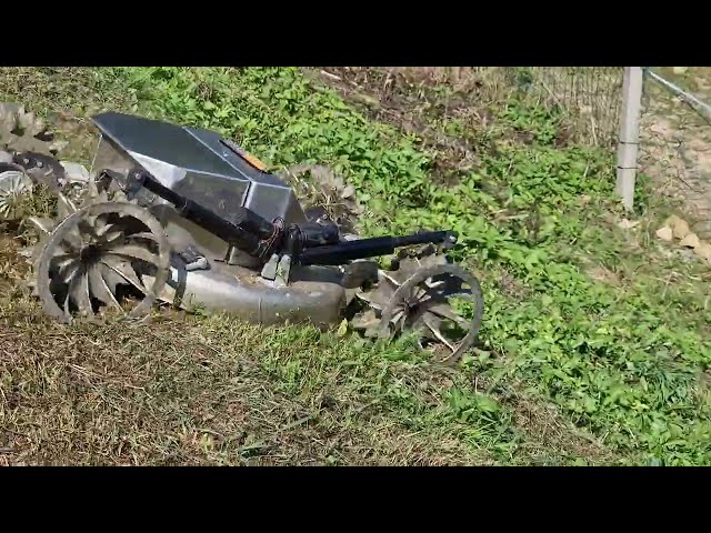 Grator Lowrider tondeuse conçue pour les pentes raides