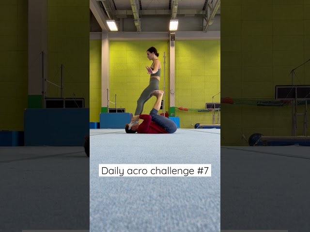 Easy acroyoga flow for beginners💪🏽 #acroyoga #gymnast #acrobatics