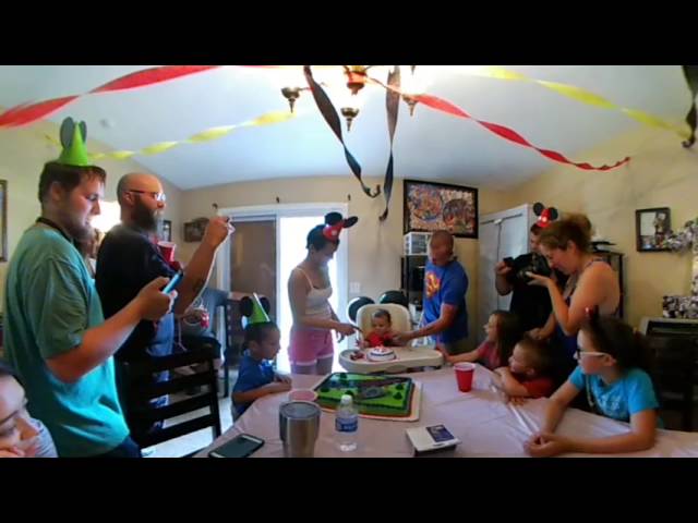 MoMo first birthday cake. 360 video