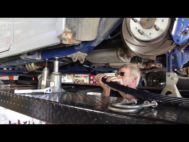 How Easy Changing Leaf Springs Really Is - One Minute Monday by EATON Detroit Spring