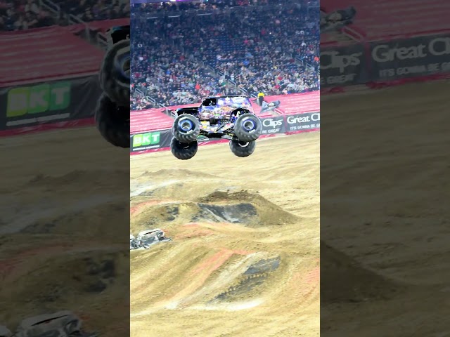SEND IT like Ryan Anderson with the Losi LMT Son-uva Digger RC Monster Truck 🚀 #rcmonstertruck