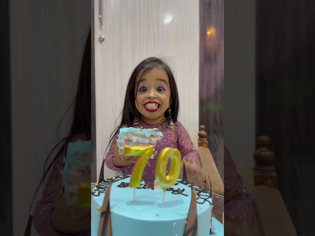 World's SHORTEST woman wishes Guinness World Records a happy 70th birthday! 🎂