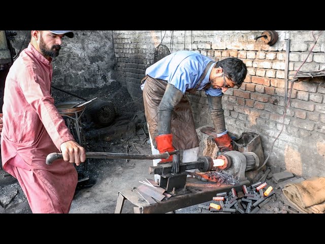 Amazing Process of Making Hunting Axe from Rail & Carbon Steel