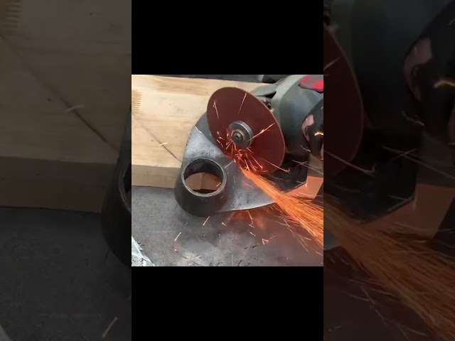 He built an interesting homemade tool. #DIY #mechanic #technology #making #amazing