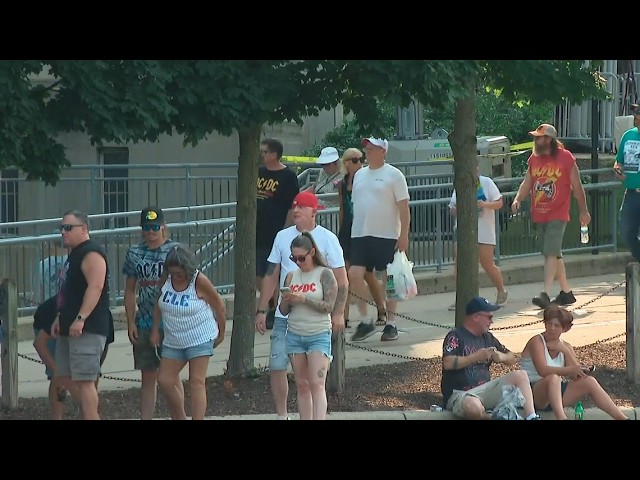 AC/DC puts on a high-voltage night in the heat