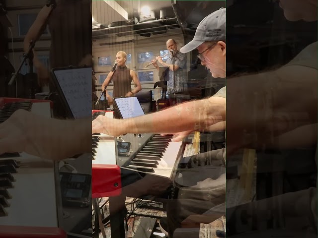 Behind The Scenes: Organic Swing Rehearsal | Figuring out the bass for Peel Me A Grape