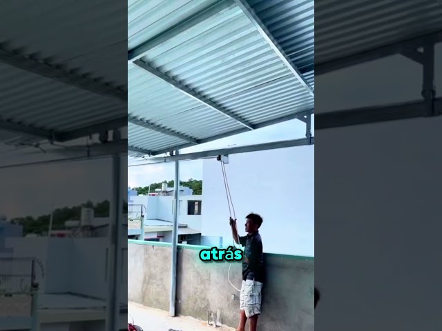 ¡Mira cómo este herrero hizo un techo corredizo sin motores! 👷‍♂️🔥