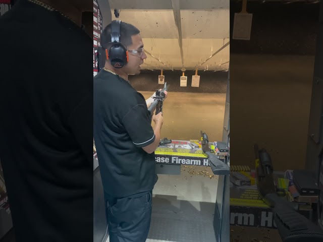 AR-15 shooting at gun range 🔥💥. I forgot to close the bolt 🤣