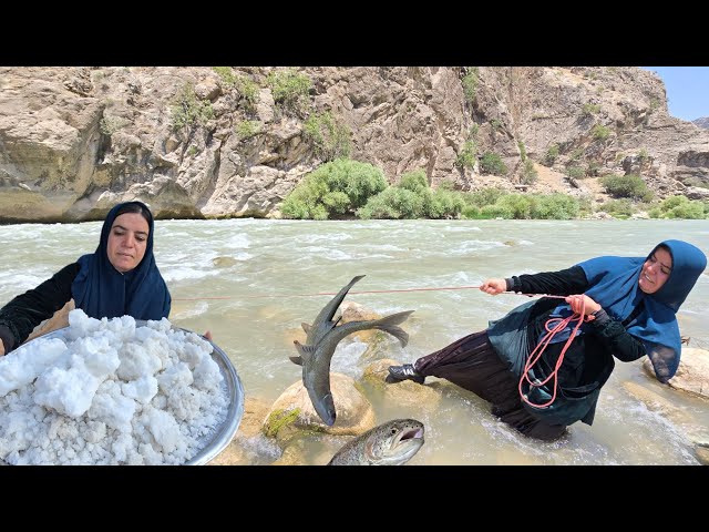 🎣🙏 Catching a lot of fish from the river by kulthum: An amazing day at the mountain salt mine🧂🏔️