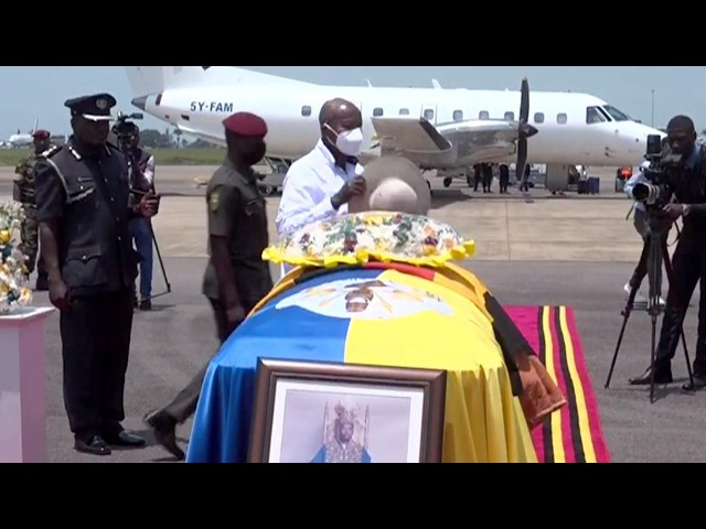 PRESIDENT MUSEVENI RECIEVES  KING OYO'S BODY AT ENTEBBE AIRPORT