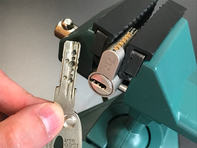 [386] Iseo R9 Dimple Lock Picked and Gutted
