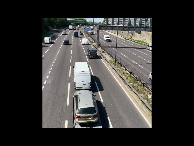 LONDON’S CIRCULAR ROAD, A section of North Circular Road (A406)🌿