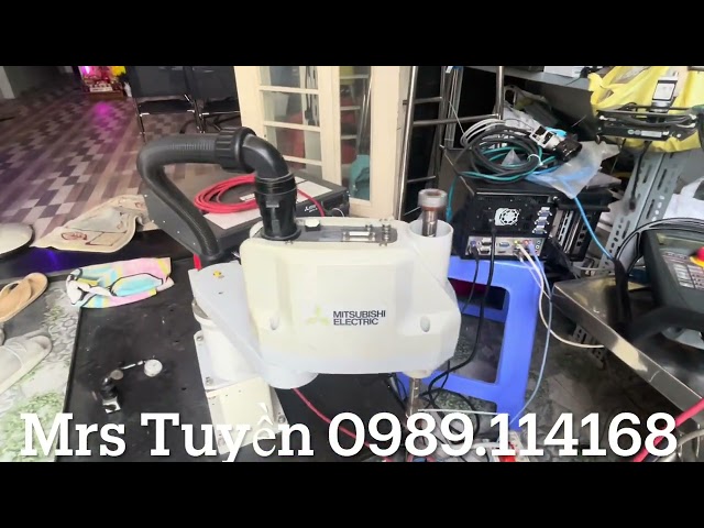 Mitsubishi CR751D vs Python