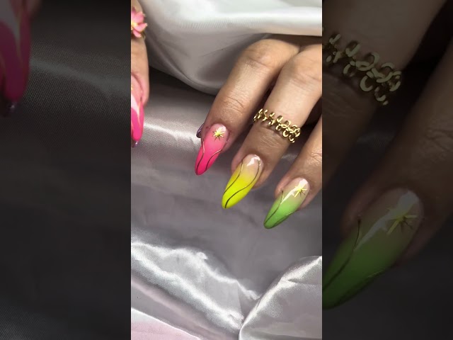 Diseño de uñas con Builder Gel utilizando el aerógrafo