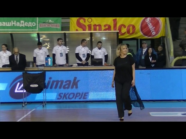 Himnata na Makedonija vo izvedba na Tamara Todevska