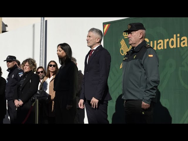 Abucheos al grito de "maricón" para Marlaska en un acto de la Guardia Civil - laSexta Noticias