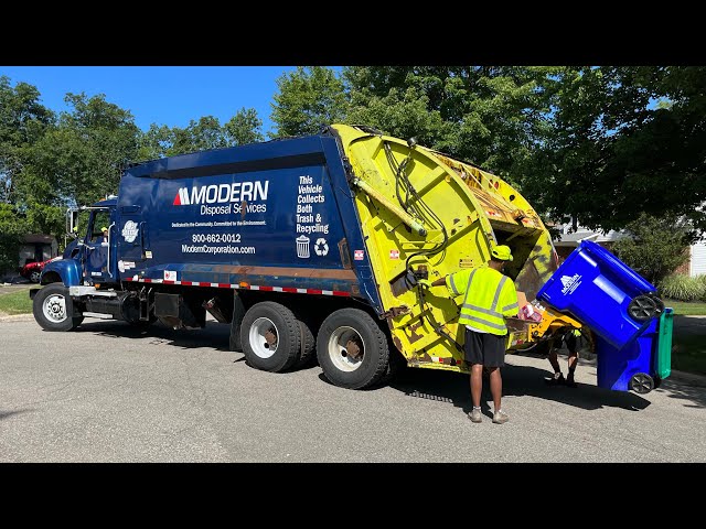 Roaring Ex BFI Modern Disposal Granite Split UHE Rear Loader Garbage Truck